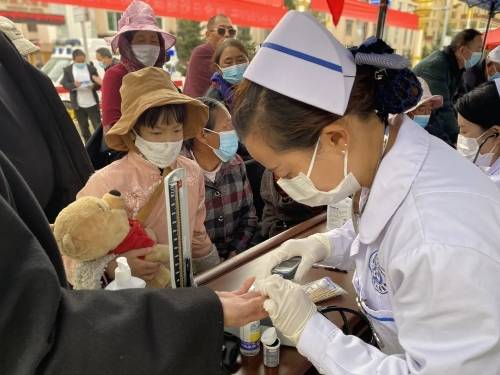 阿坝县举办“服务百姓健康行动”大型义诊活动，织密基层健康服务网